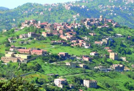 سكان عرش آث سعيد بتيزي وزو ينتفضون للمطالبة بالماء الشروب