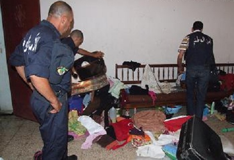 توقيف 26 شخصا وحجز مخدرات وأسلحة بيضاء ببراقي