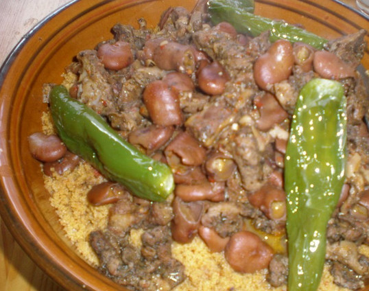 COUSCOUS A LA VIANDE ET AUX FEVES