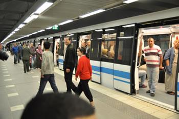La gestion du métro d'Alger change de main                                    UNE ENTREPRISE MIXTE VIENT D'ÊTRE CREEE
