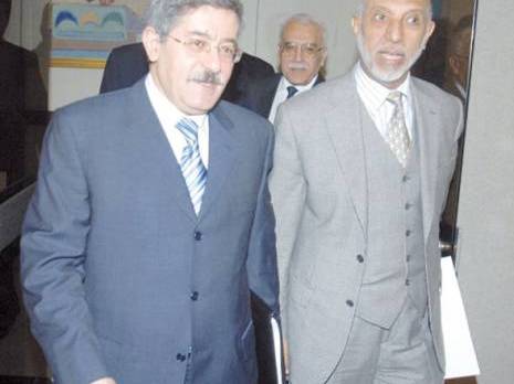 Ouyahia et Belkhadem dans l''il du cyclone                                    Après avoir été éjectés du gouvernement