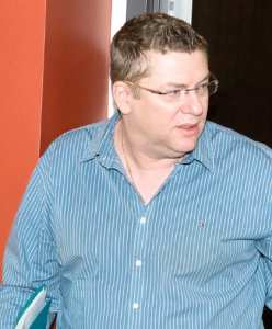 الصيدلي بول سيوفي متهم بسرقة ادوية