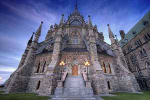 مكتبة البرلمان الكندي.. تحفة ثقافية ومعمارية