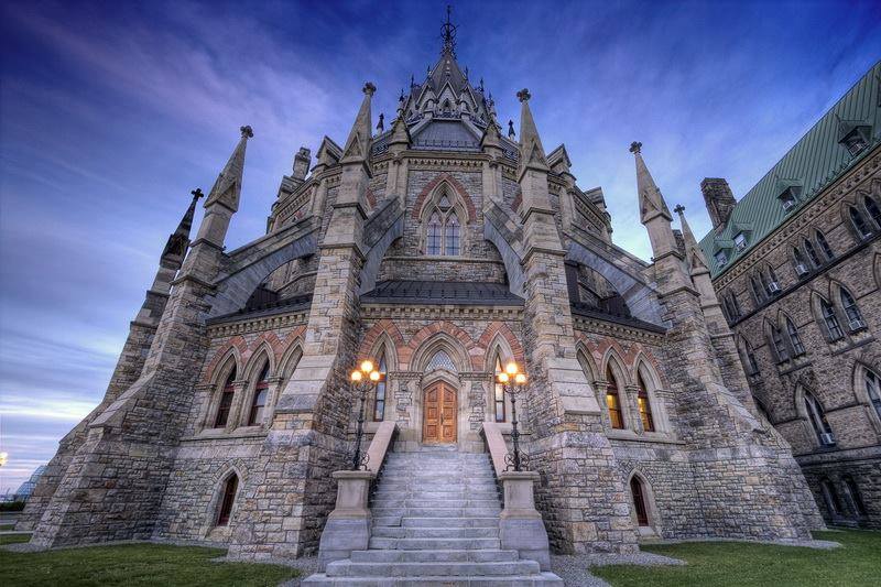 مكتبة البرلمان الكندي.. تحفة ثقافية ومعمارية