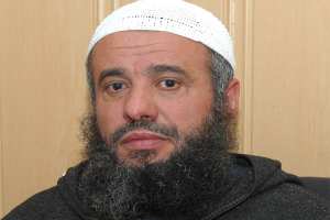 السلفية العلمية تستنكر دفن إمام في فناء مسجد بالشلف