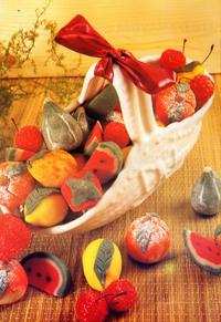 Corbeille de fruits d'amandes.