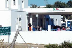 بطء الإجراءات يرهق مستعملي المعبر الحدودي الطالب العربي بالوادي