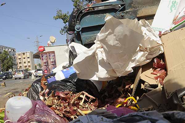 السلطات تحمل المواطنين مسؤولية ظهور 