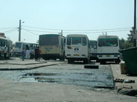 أصبحت لا تستوعب العدد الكبير للحافلات.. محطات النقل بالمدية غارقة في الفوضى والإهمال