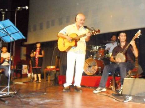 Djamel Allam rend hommage à Guerrouabi                                    Il a animé un gala à Tizi Ouzou