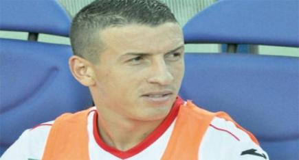 صبري غربي يجدد لموسمين مع المدية