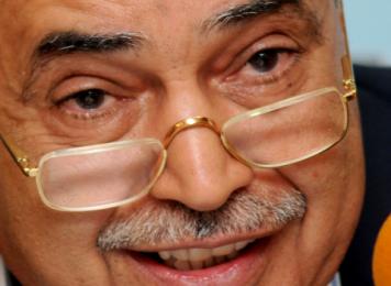 جبهة حماية الديمقراطية تعتزم ترشيح بن بيتور لرئاسيات 2014                                    وصف حكومة سلال بالعاجزة عن حل مشاكل الجزائريين، بوعشة من قسنطينة: