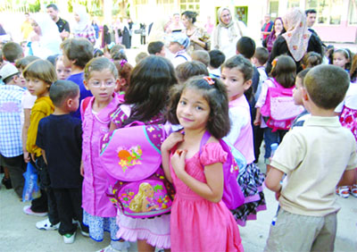 Des milliers d'élèves retrouvent l'école dans une ambiance joyeuse