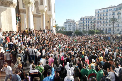 Un système politique inefficient et une société civile impotente (I)