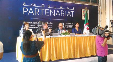 Signature d'une convention de partenariat entre Peugeot et le ministère de la formation