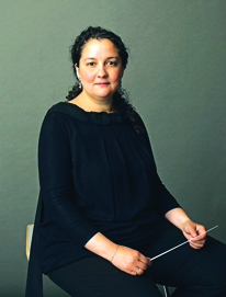 Portrait d'une jeune femme, d'origine algérienne... chef d'orchestre                                    Zahia Ziouani