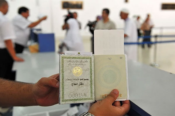 برلماني يتهم والي النعامة المنتهية مهامه بسرقة جوازات الحج