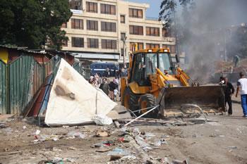 «Alger redeviendra blanche»                                    DEMANTÈLEMENT DES MARCHES INFORMELS