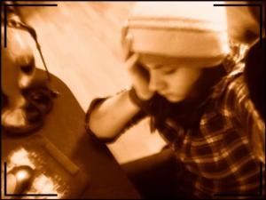 -لاتلوموا من يحزن على فقدان احد والديه -