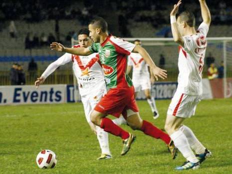 Sur fond de crise                                    Début de saison footballistique