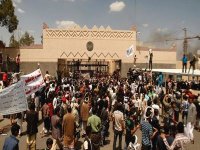 La colère dans le monde musulman ne faiblit pas, des manifestations dégénèrent en heurts