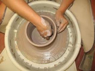 المدية تحتضن حرفيي الوطن في الطبعة الثانية لصالون الخزف الفني و زخرفة الزجاج                                    قدموا من عدة ولايات