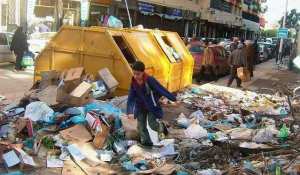 Algérie -  Si vos rues sont sales, elles vous représentent !  crie une Algérienne
