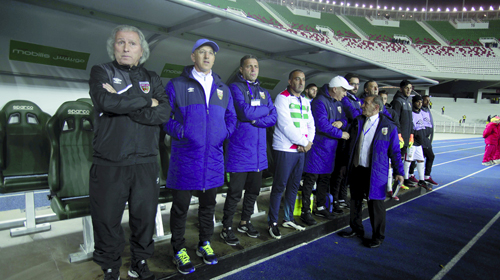 Confiance renouvelée à neuf entraîneurs