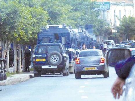 Tentatives de marche avortées à Alger                                    Des appels ont été lancéS pour protester devant l'ambassade des Etats-Unis