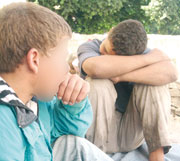 Leurs parents sont trop pauvres pour les y envoyer                                    Ces enfants privés d'école