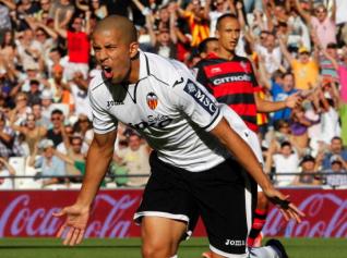 فيغولي مطلوب في مانشستر يونايتد الانجليزي                                    أصبح أكثر لاعبي الوسط الأجانب تهديفا في فالنسيا