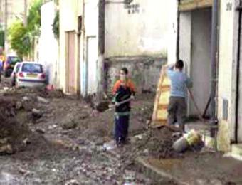 سكان بني ميمون بأولاد يحيى يطالبون سلطات جيجل بفك العزلة                                    اهتراء الطريق نحو وسط المدينة ضاعف معاناتهم اليومية