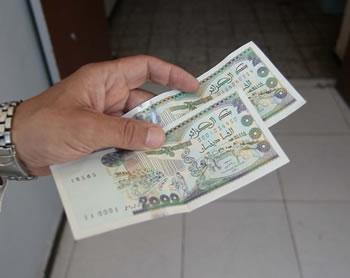 Un faussaire arrêté à Tizi Ouzou                                    TRAFIC DE BILLETS DE 2000 DA