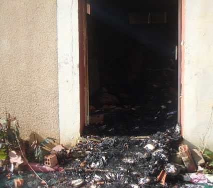 مواطنون يحرقون مقرا للدرك الوطني بالقرب من تيزي وزو