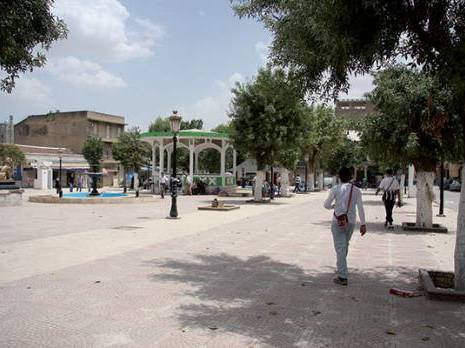 La place de l'Indépendance à l'abandon