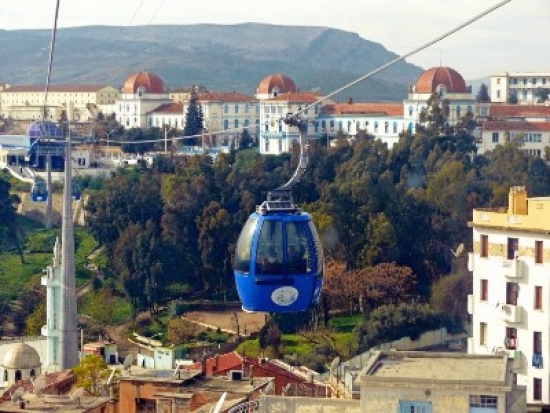 11 مصابا اثر تصادم بين عربتين للمصعد الهوائي قسنطينة