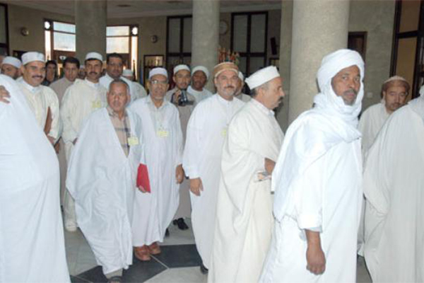 بعثة الحج تحدث فتنة بين أئمة الجلفة