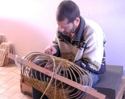 معاقون ذهنيا ينافسون المحترفين في صناعة السلال                                    تيزي وزو