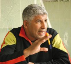 “لم نفكر أصلا في استقدام الحارس الدولي مبولحي