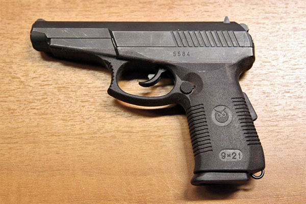 لصوص يسرقون مسدسين من بيت برلماني في تيارت