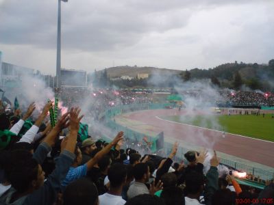 الجزائريون يطالبون لعب الجزائر بملعب الشهيد حملاوي بقسنطينة_ تقرير مفصل-