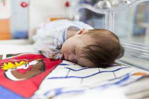 فيروس مجهول يقتل رضيعا ويشل أربعة أطفال في خنشلة