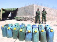 100 litres de carburant pour 10 bouteilles de Whisky frelaté                                    Troc à la frontière ouest