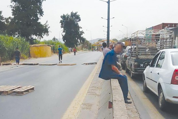 Une vieille dame décède au milieu d'un embouteillage à Tadmaït