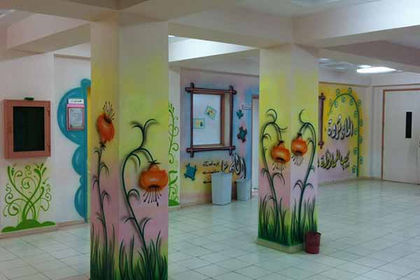 شاب من تبسة يتطوّع لتزيين مداخل المؤسسات التربوية بالبويرة