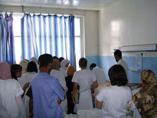 Les patientes deux par lit !                                    Surcharge au niveau des services de maternité