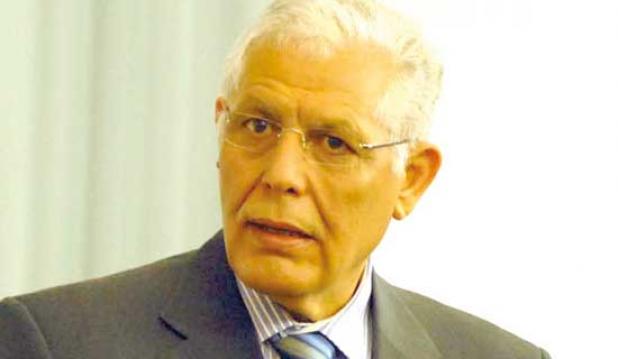 سر أستاذ ''16'' بجامعة البليدة                                    :