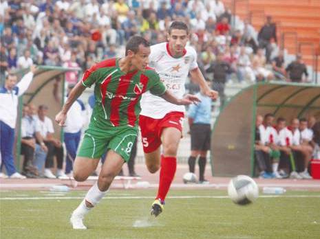 L'équipe voyage bien                                    JSM Béjaïa