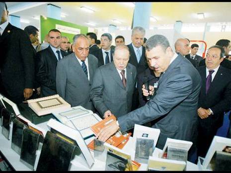 Bouteflika s'interroge sur le prix du livre                                    Ouverture du Sila 2012