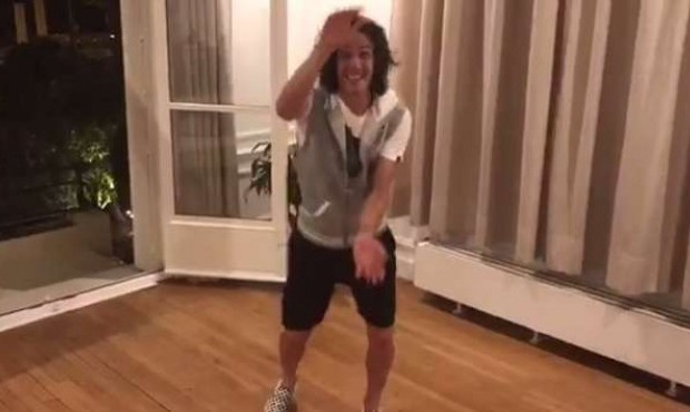 كافاني يتحدى غريزمان برقصة 